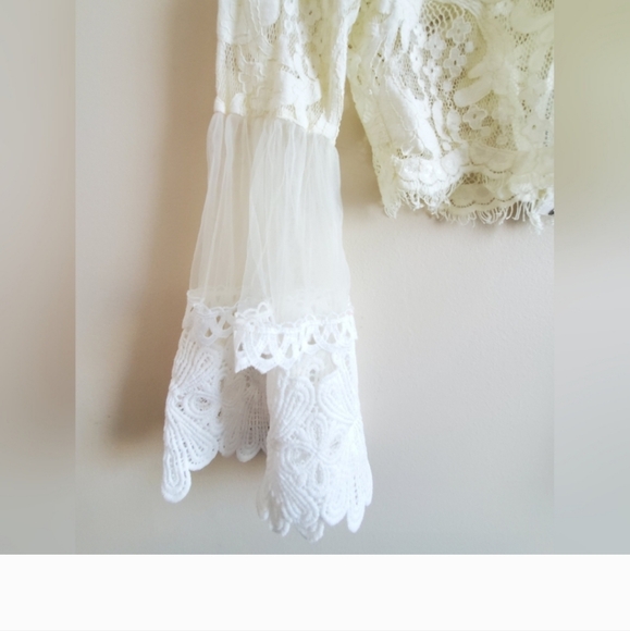 Lace Crop Top with Tulle Bell Sleeves Chelsea size small  like new without tag - Picture 2 of 12